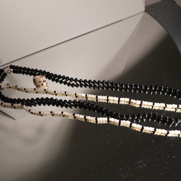 Vintage Black and Shell White floral Beaded Necklace with Shell Ring Accent - Picture 7 of 16